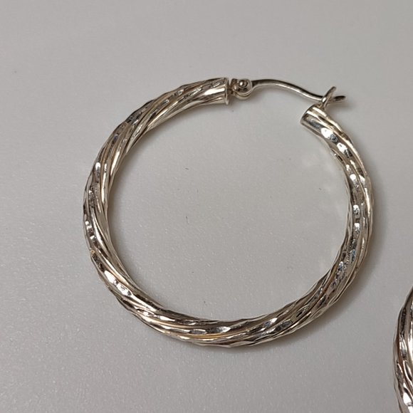 Cute Basic Lightweight 925 Sterling Silver Hoop Earrings - Picture 6 of 12